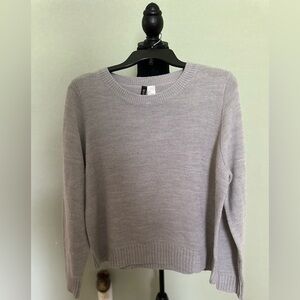 H&M Gray Crew Neck Sweater Classic Knit. Size Large. Great Preowned  condition